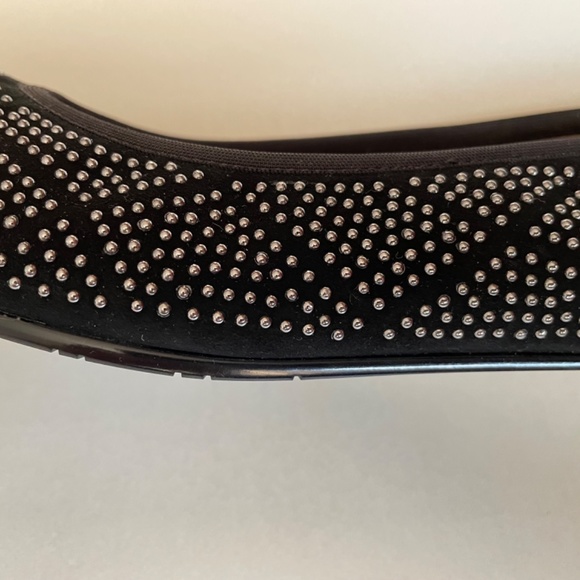 Neiman Marcus Women’s Shoe …Black with round studs - Picture 3 of 5